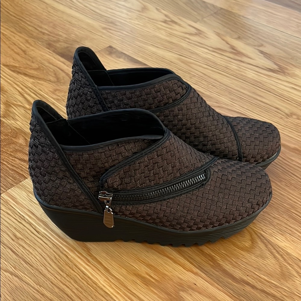 Bernie Mev Women's Zig Zag Ankle Bootie